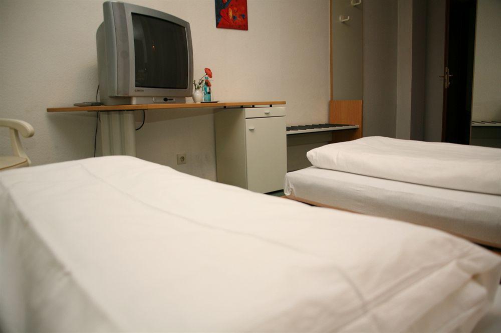 G & L Hotel ดอร์ทมุนด์ ภายนอก รูปภาพ