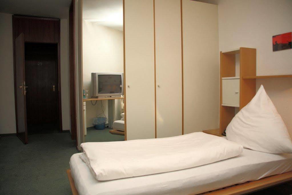 G & L Hotel ดอร์ทมุนด์ ภายนอก รูปภาพ